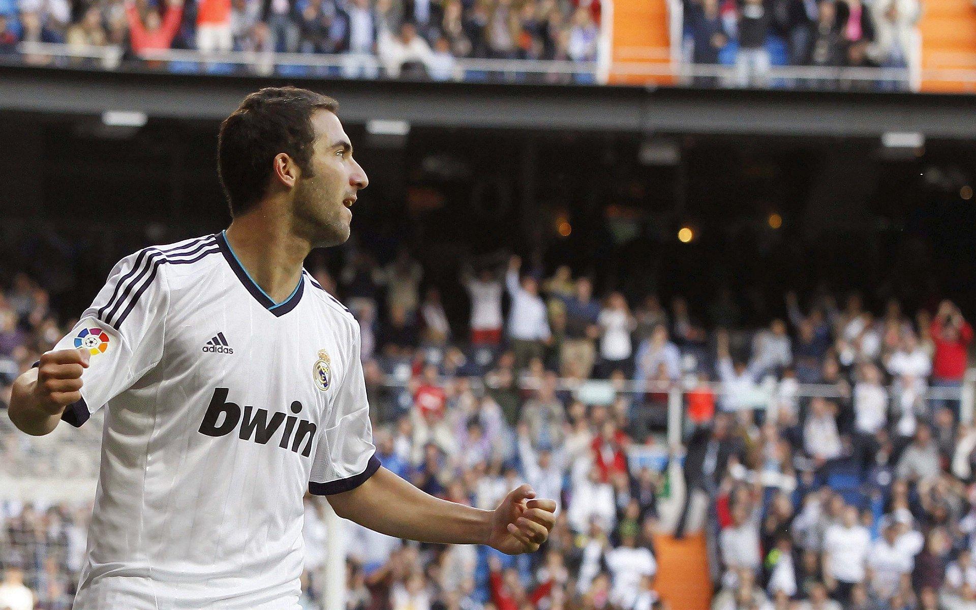 主场惨败后球迷齐声高呼下课,李楠帅位已岌岌可危